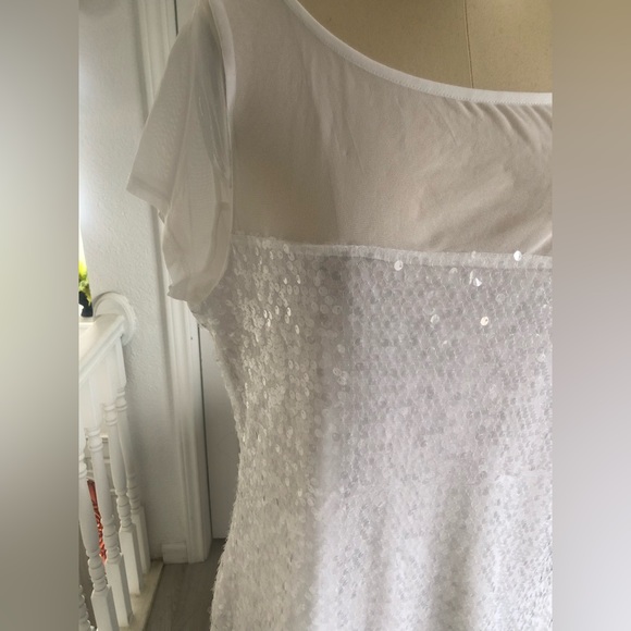 White House Black market top - Picture 3 of 6